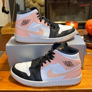 Nike Air Jordan 1 Mid Crimson Toe Mens Shoes